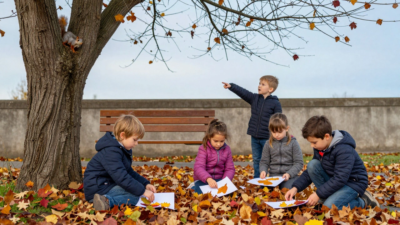 Дети собирают листья осенью, создавая аппликации на земле и бумаге.